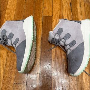 Serra brand snow boots  White High-Top snow boots Sneakers